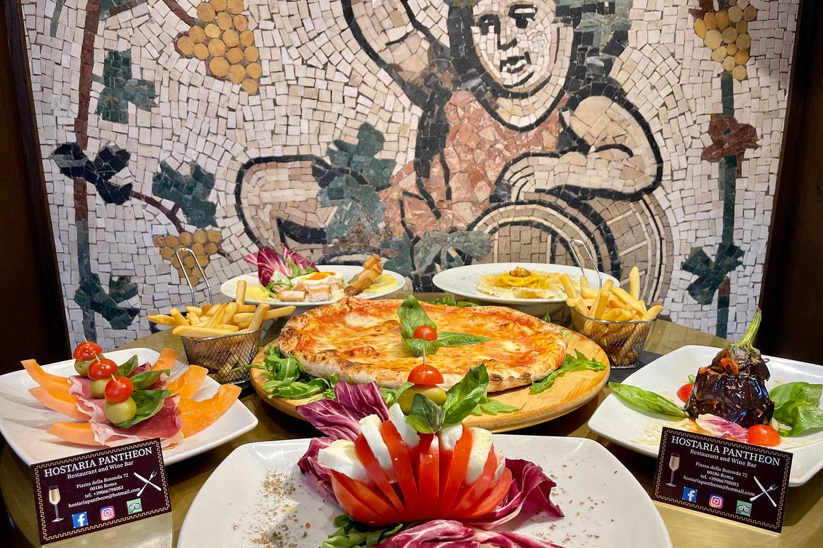 Terrazza al Pantheon di notte con clienti a cena